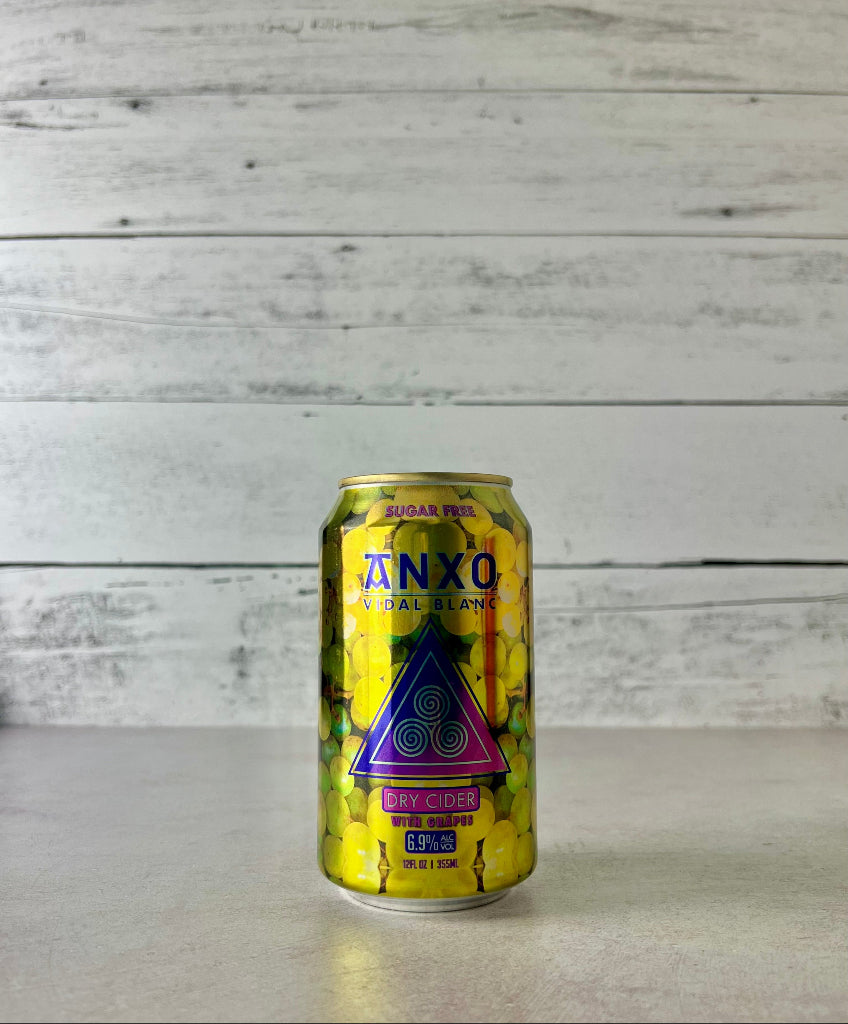 Photo of a 12 oz can of Anxo Vidal Blanc Dry Cider with Grapes