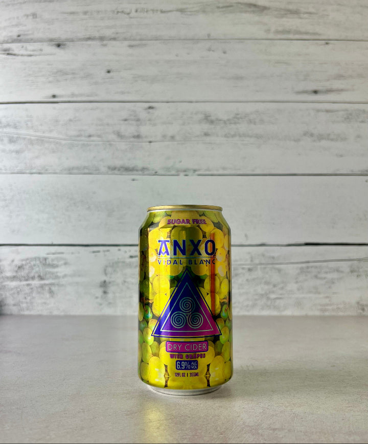 Photo of a 12 oz can of Anxo Vidal Blanc Dry Cider with Grapes