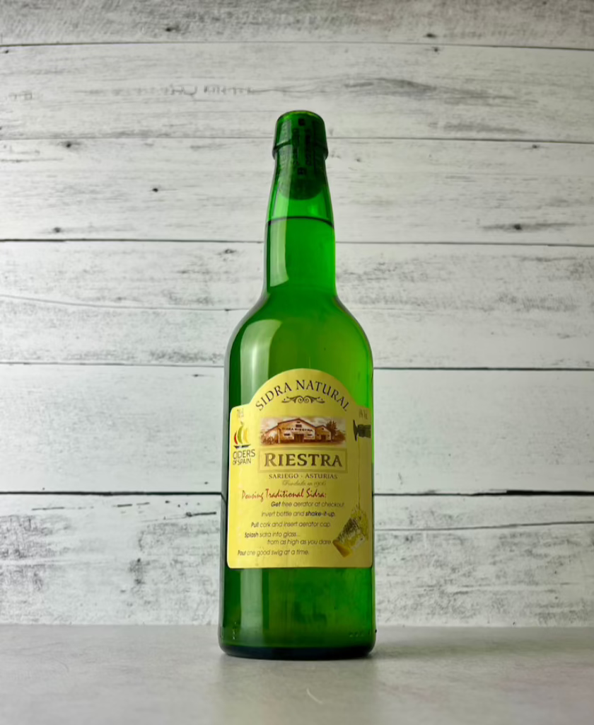 Green glass bottle of Riestra Sidra Natural - Sartego Asuturas